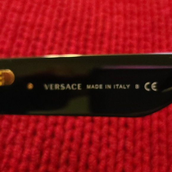 Versace - Picture 9 of 10